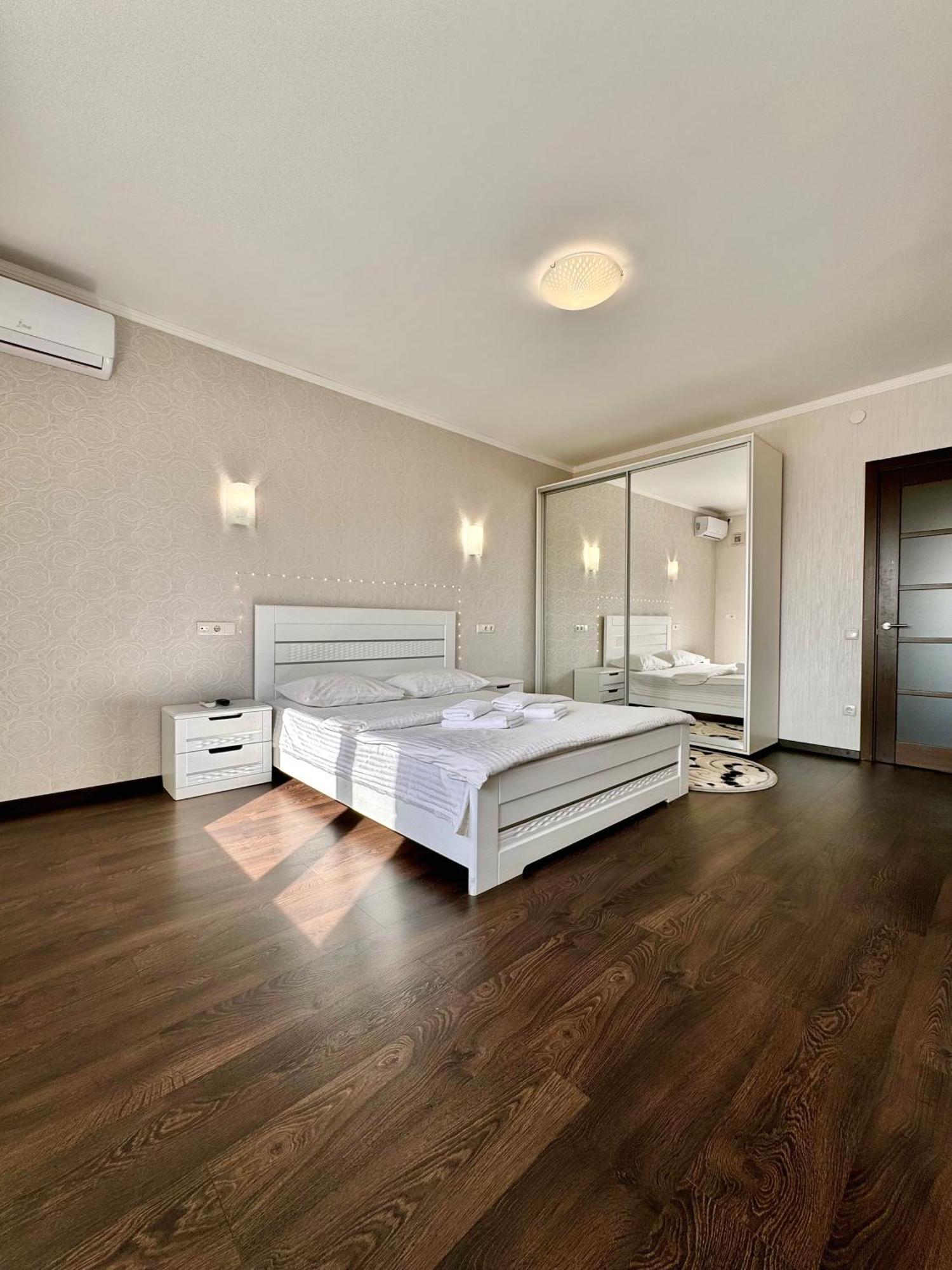 Apartpoltava Світлі Просторі Апартаменти 80М2 , 2-Окремі Кімнати, Новобудова Центр Чек Банківський Εξωτερικό φωτογραφία